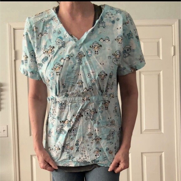 Tokidoki by Koi Womens Medium Blue Cartoon Print Scrub Top Pockets Medical Nurse - Picture 2 of 16